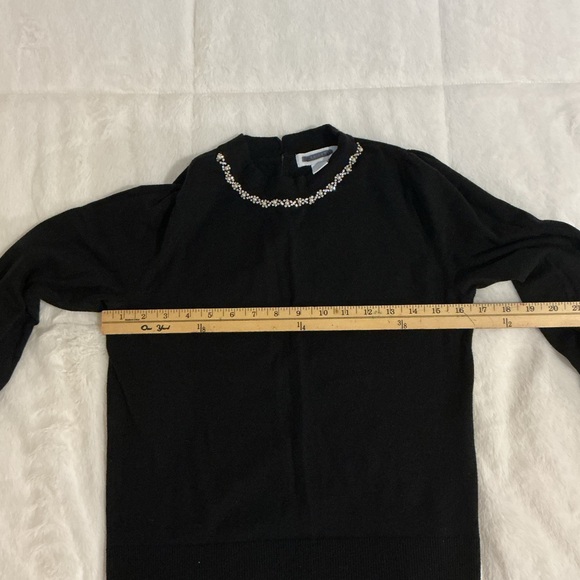 Elegant Black Women's sweater Top - Picture 4 of 9